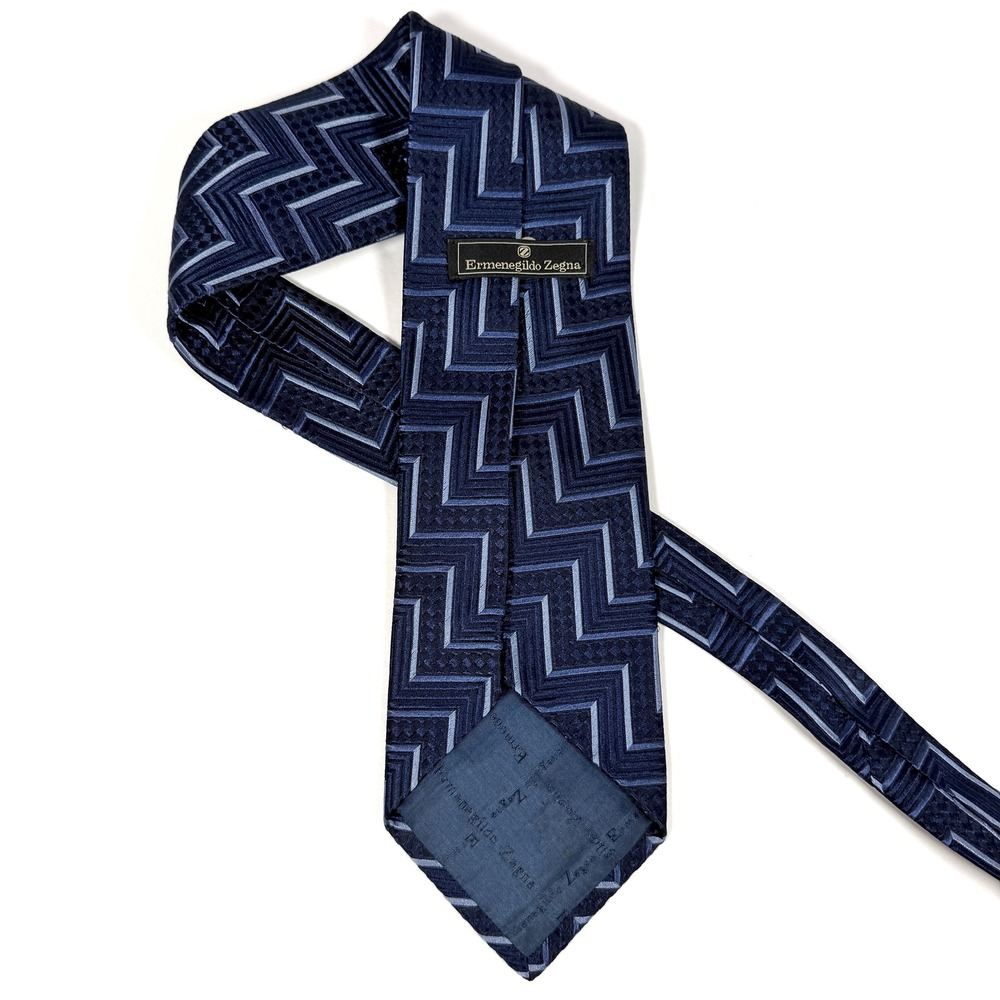 Ermenegildo Zegna Navy Blue‎ Zigzag Pattern Silk Necktie L: 60" W: 3.75"